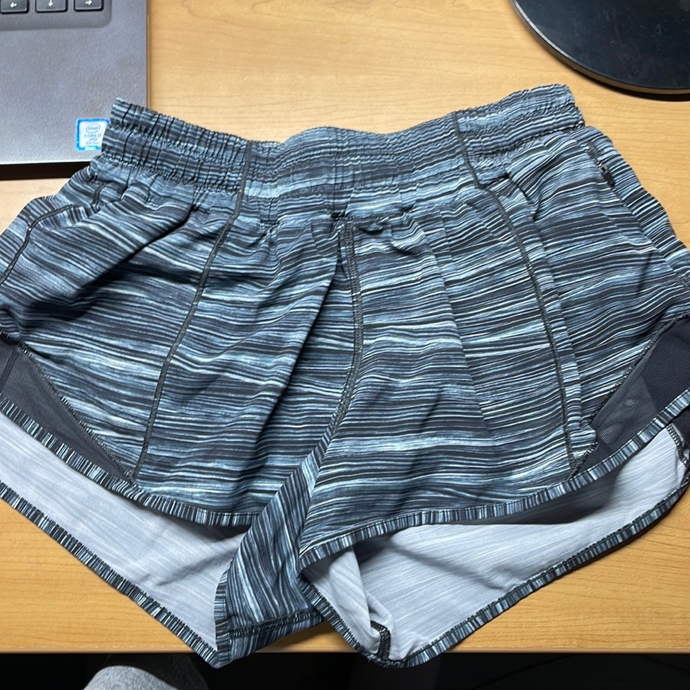 Striped lululemon Hotty hot shorts 2.5 inch